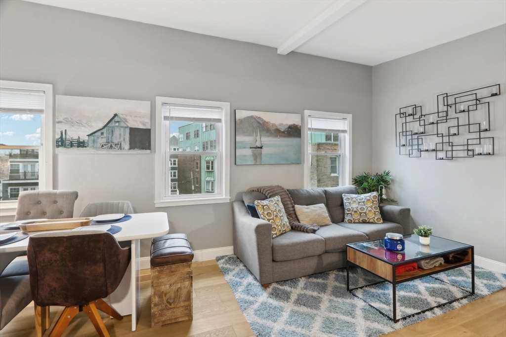 115 W 7th St, South Boston