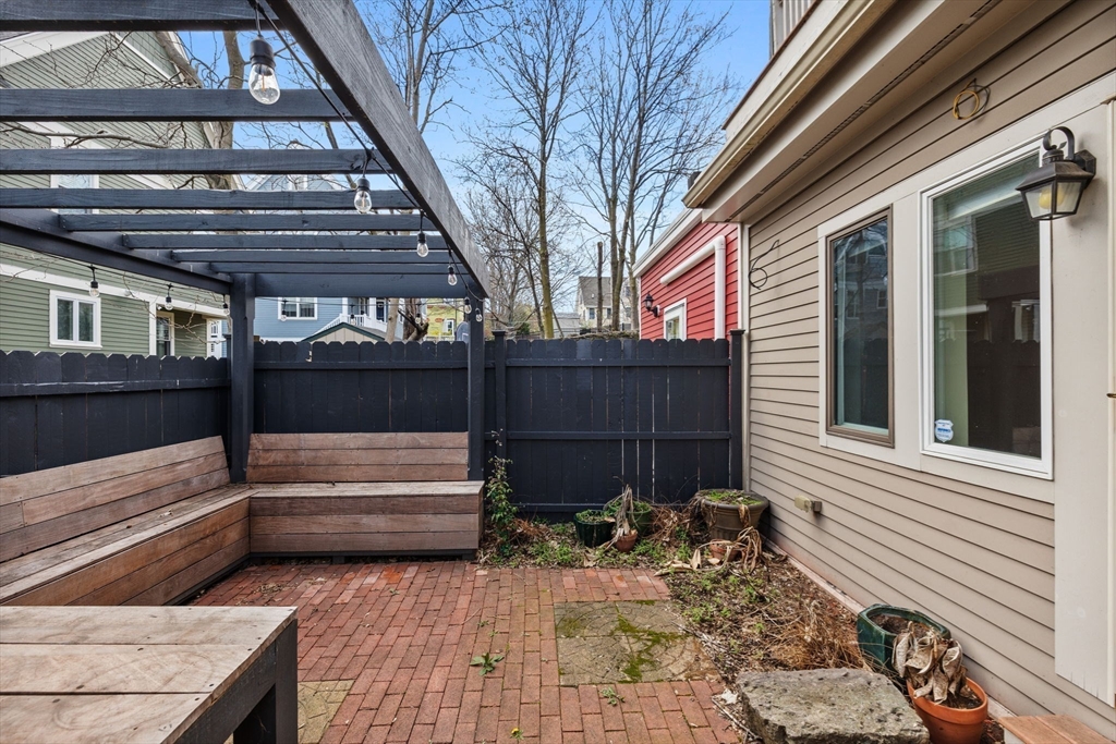 31 Millmont St, Roxbury