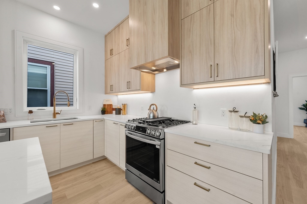 670 Saratoga, Boston