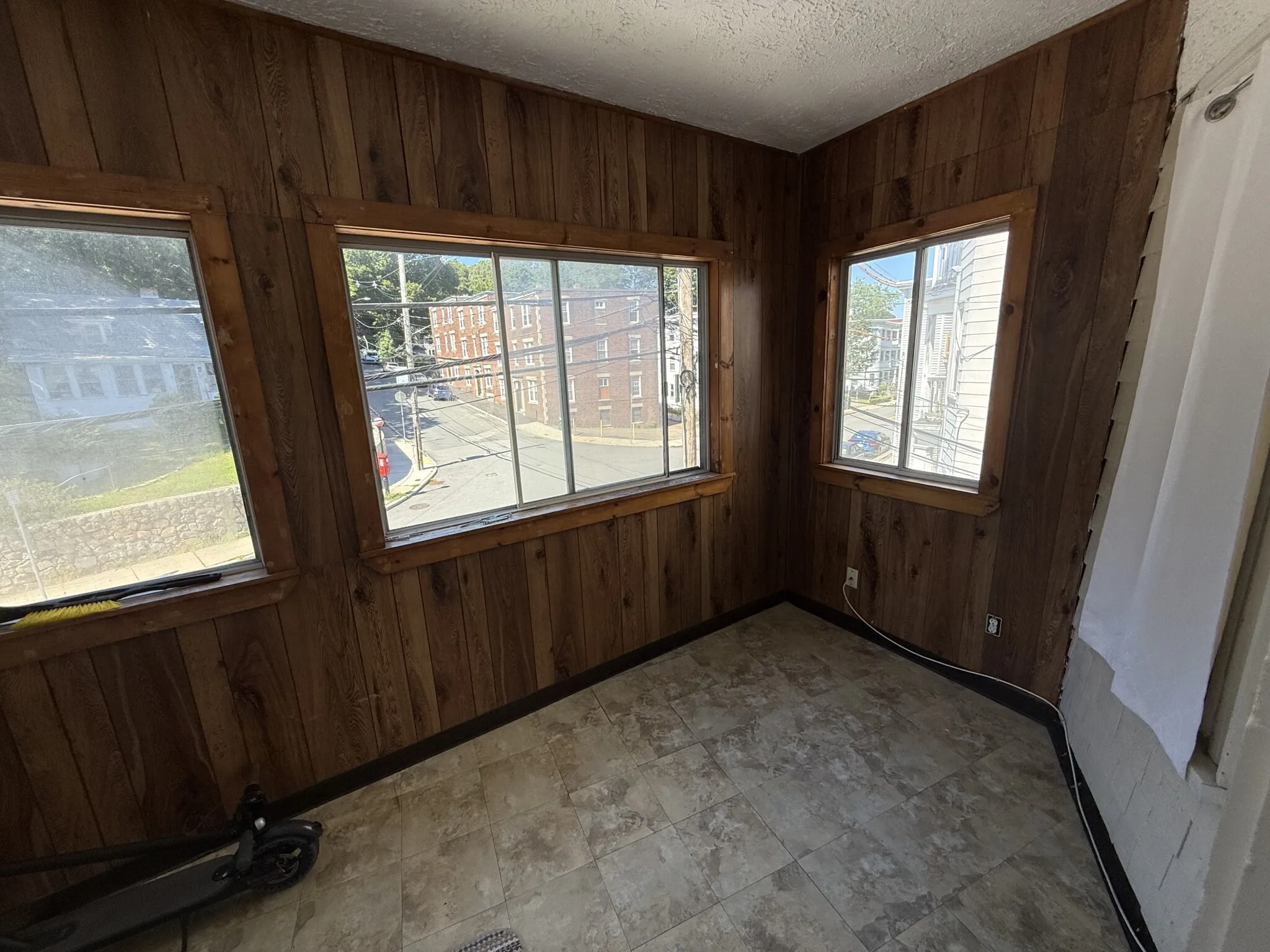 348 Faneuil St, Oak Square