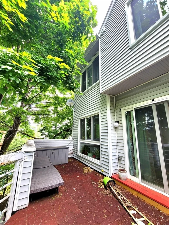 391 Hyde Park Ave, Jamaica Plain