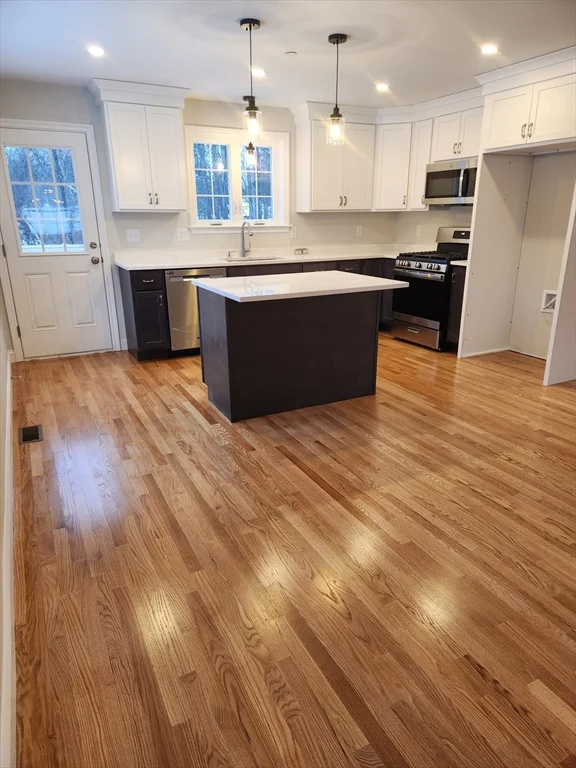 30 Four Seasons Dr, Hampstead