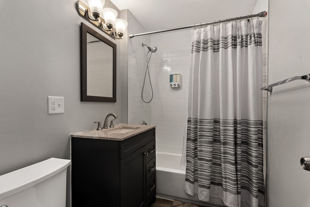 7 Abbotsford St, Roxbury