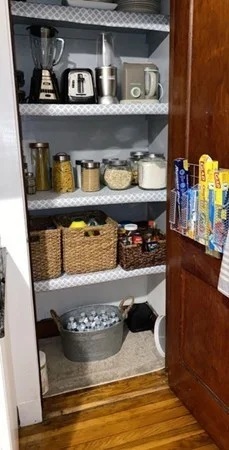 654 Metropolitan Ave, Hyde Park