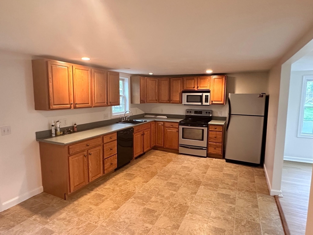 146 Hayden Rowe, Hopkinton