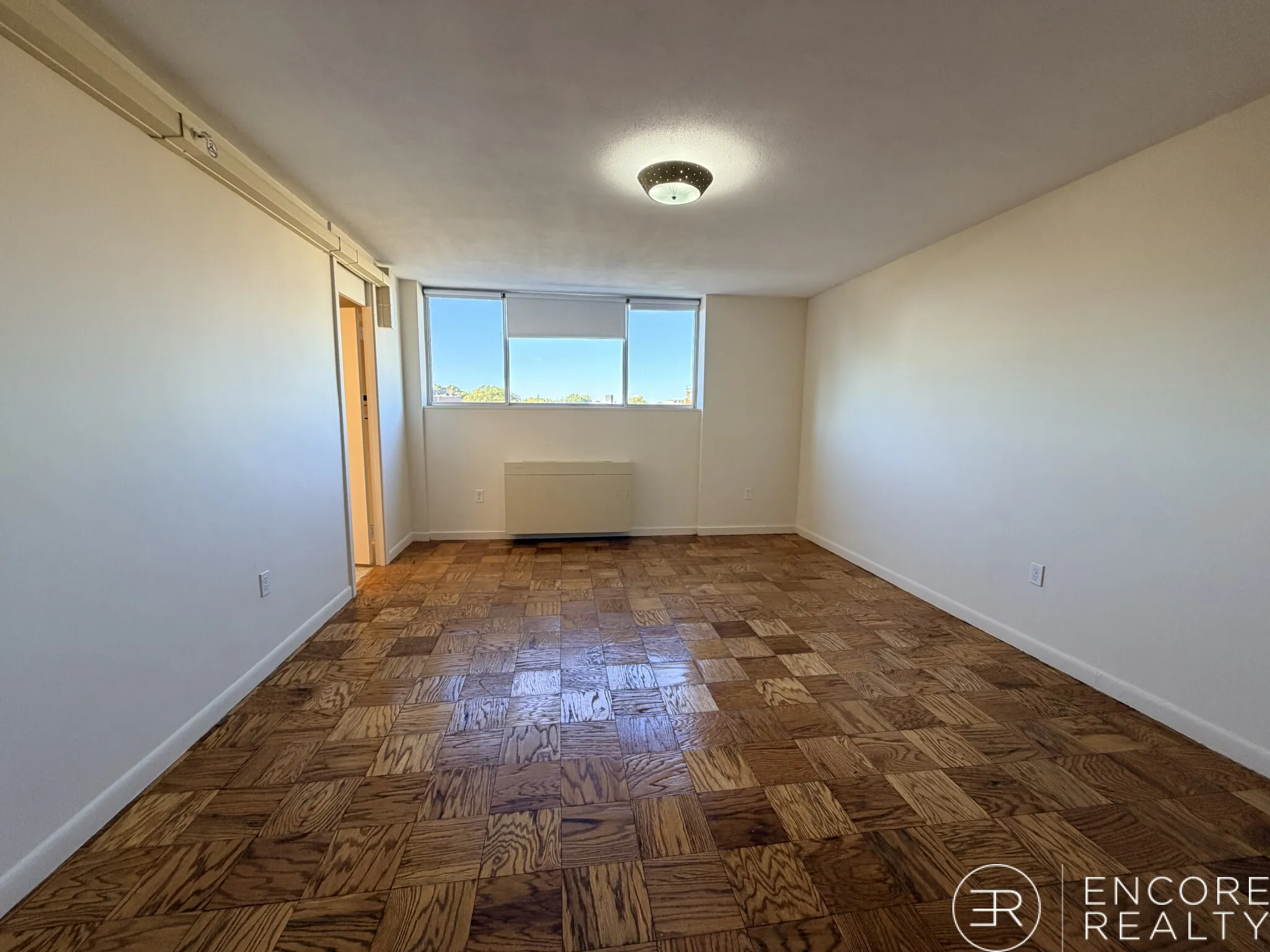 101 Monmouth St, Longwood