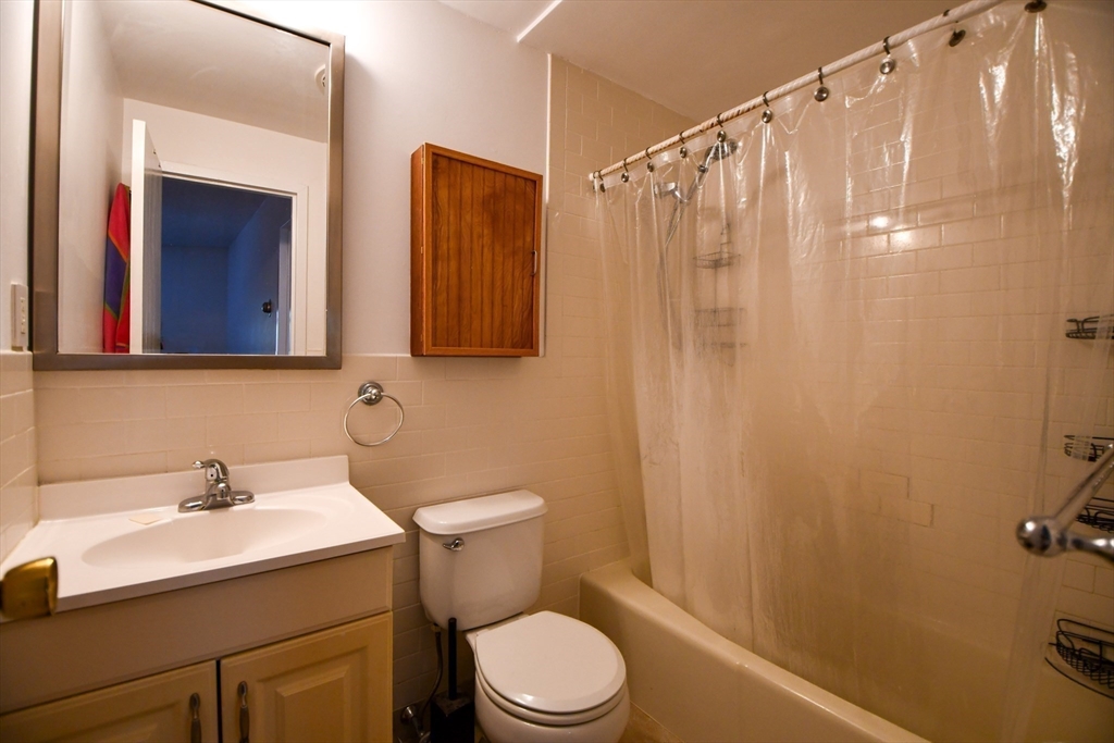 386 Commercial, North End