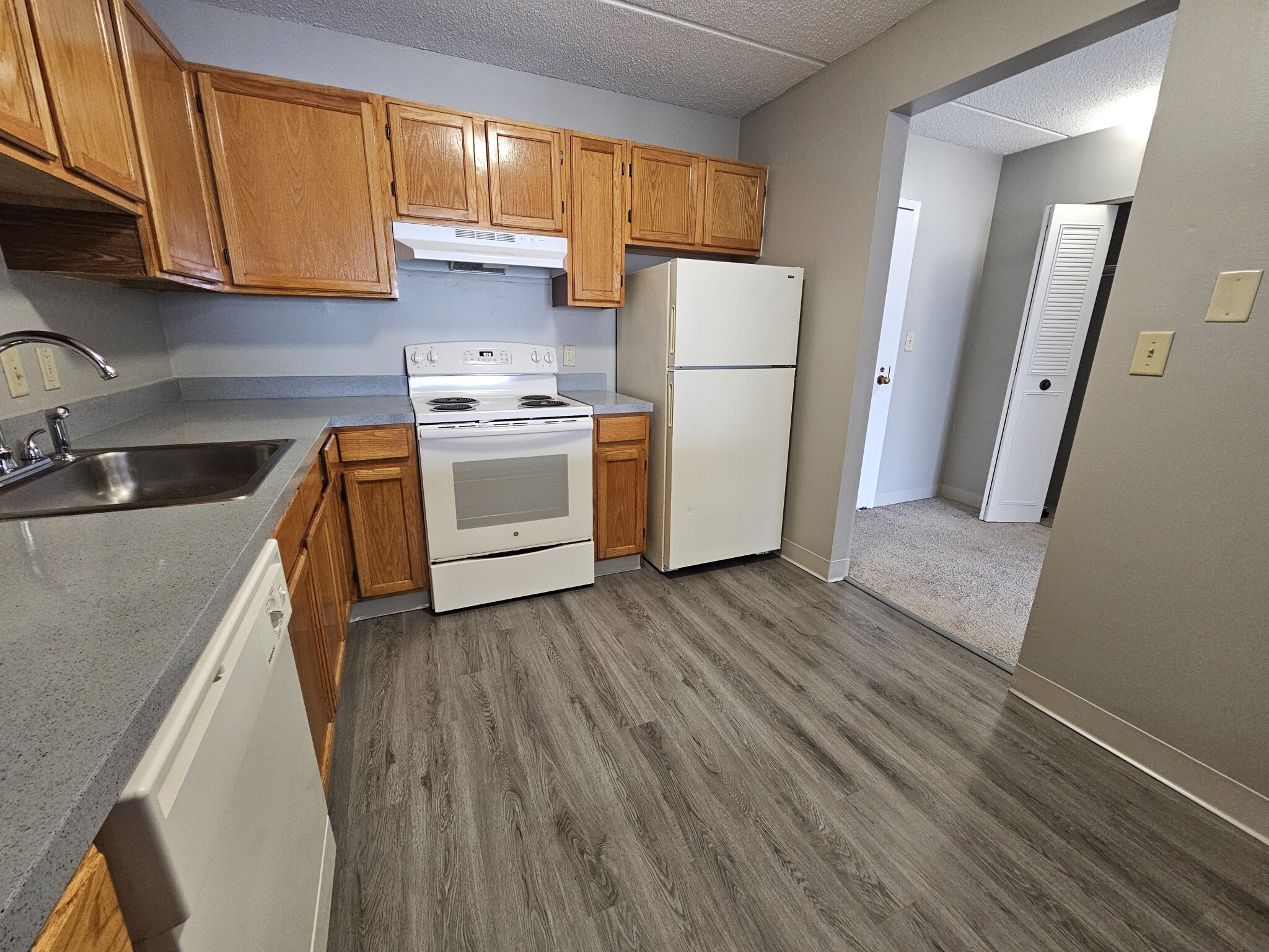 25 South Point Dr, Dorchester