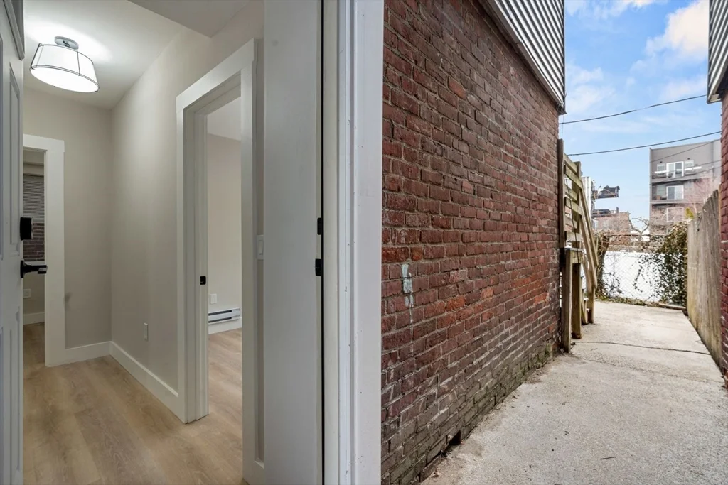 17 M St, South Boston