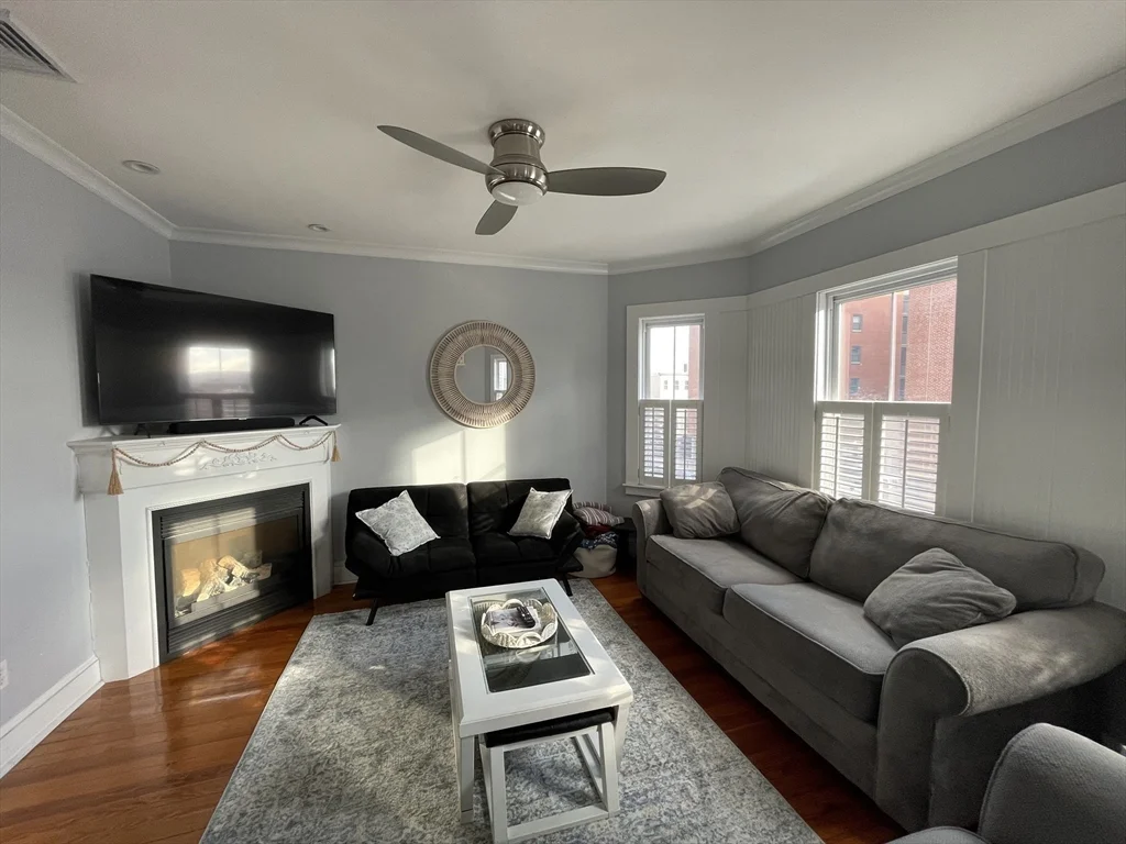 472 E Eighth St, South Boston