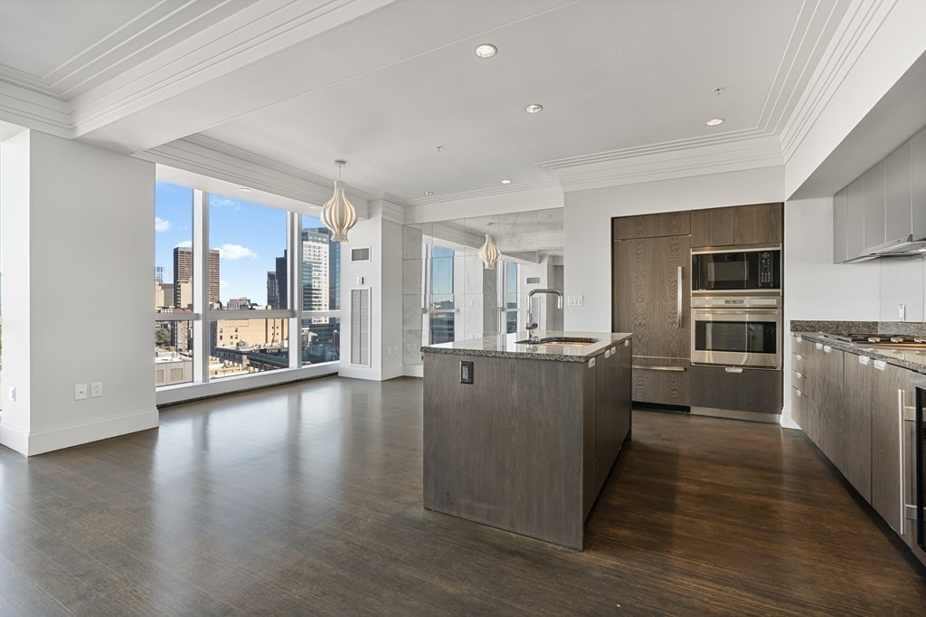 110 Stuart St, Downtown