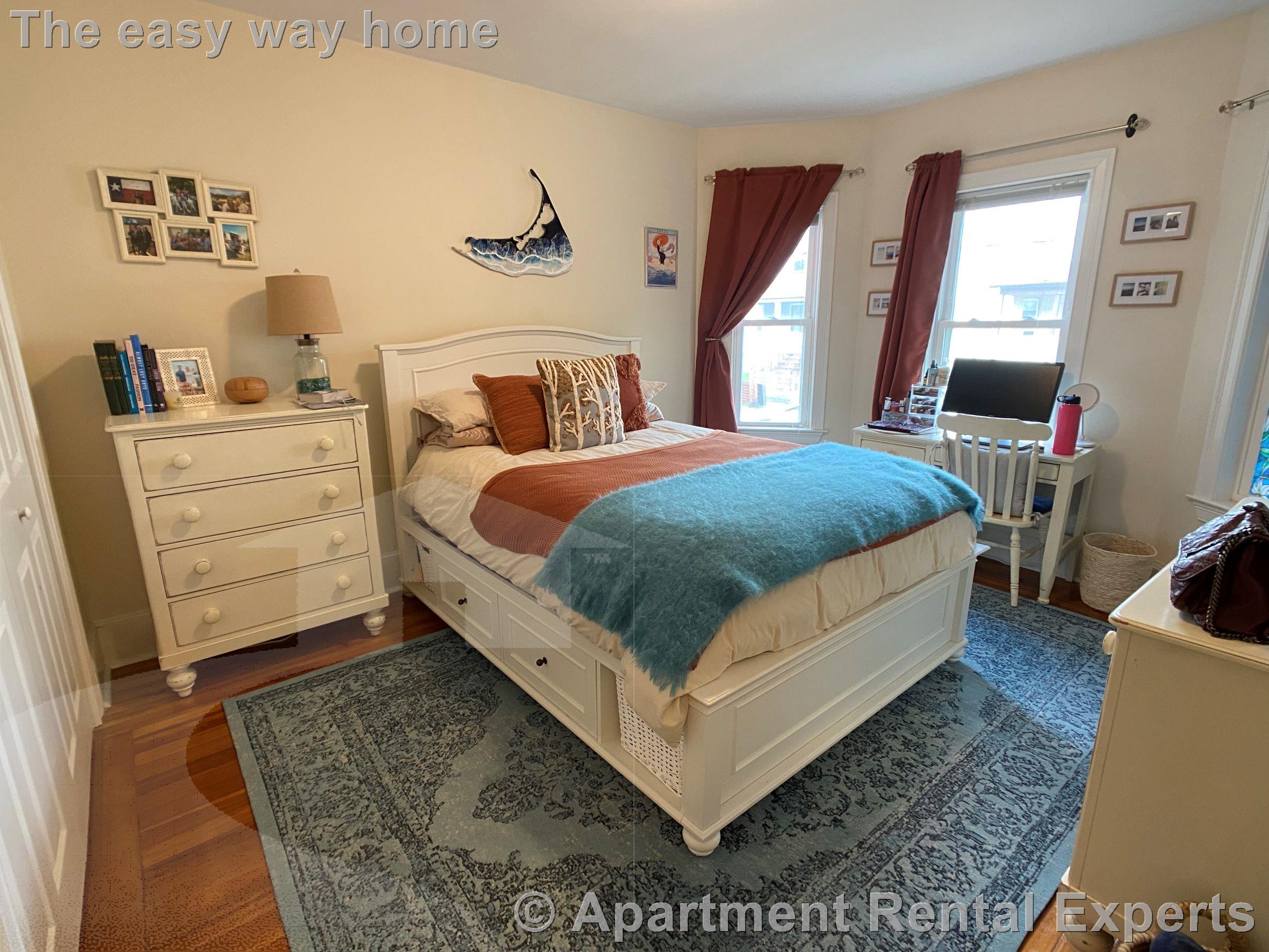 23 Willard Ave, Tufts