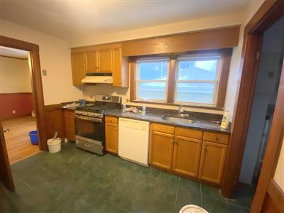 30 Holton St, West Medford