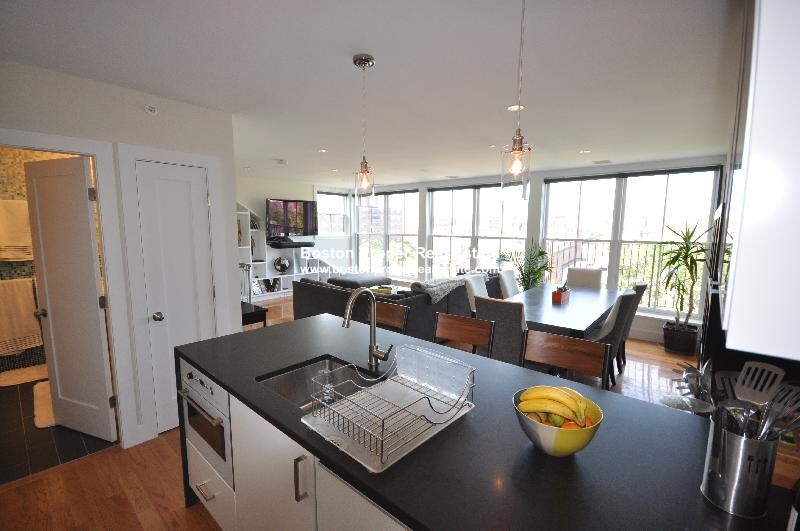 658 Massachusetts Ave, South End