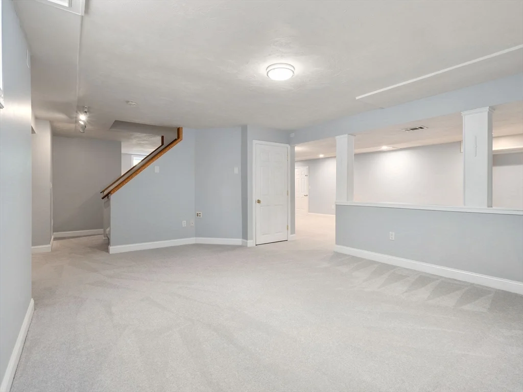 13 Breakneck Hill Rd, Hopkinton