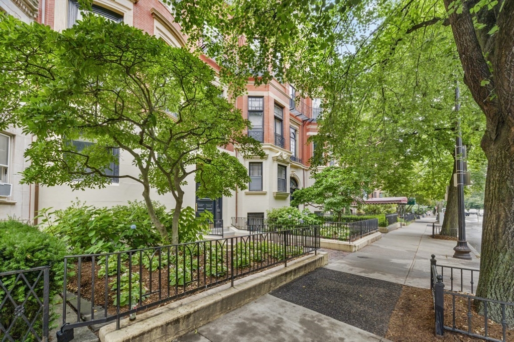 246 Beacon St, Back Bay