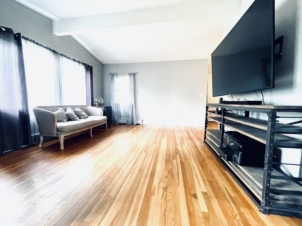 34 Hillside Dr, Shrewsbury