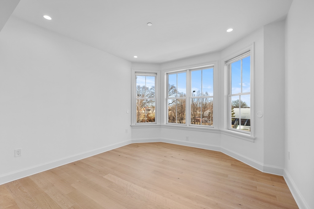 37 Farragut Rd, South Boston