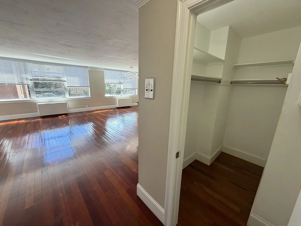 2 Hamond Pond Pkwa, Newton