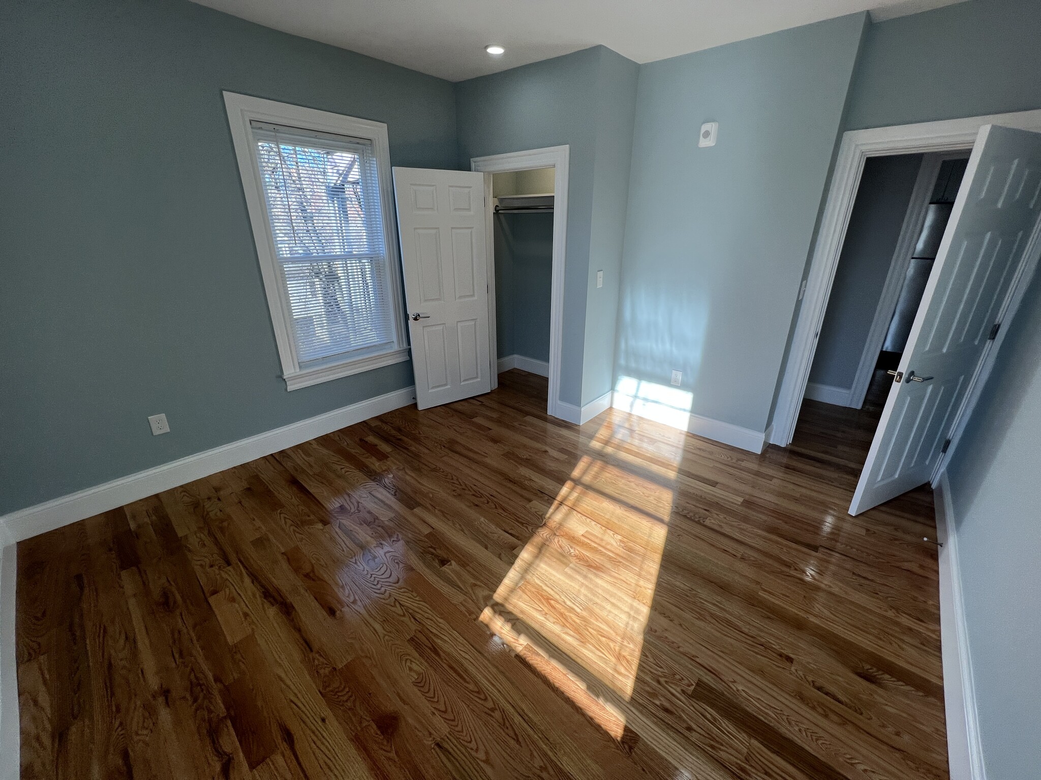 372 Oxford St, Ward Two