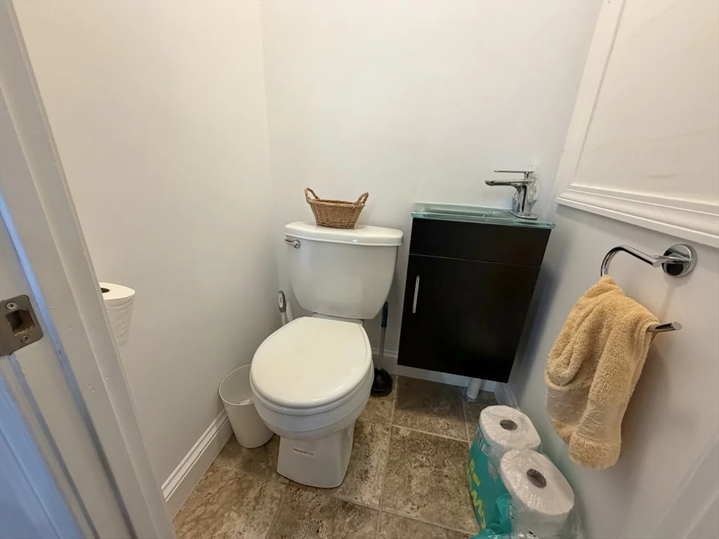 176 Upland Ave, Newton