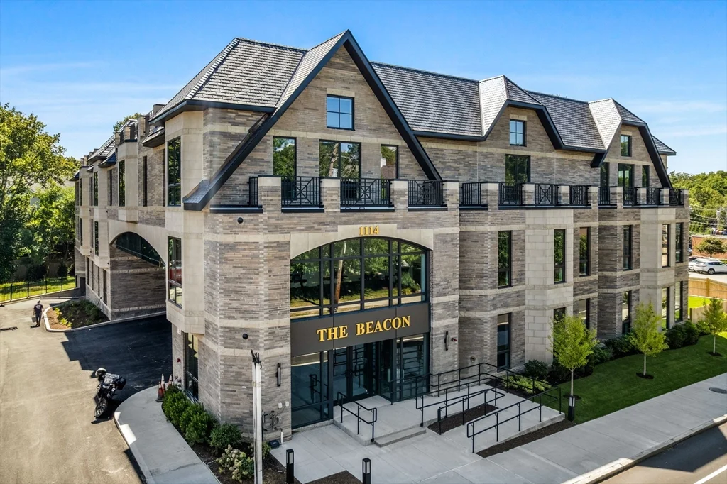 1114 Beacon St, Newton Center