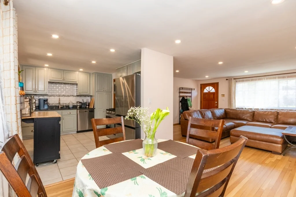 22 Livoli Rd, Framingham