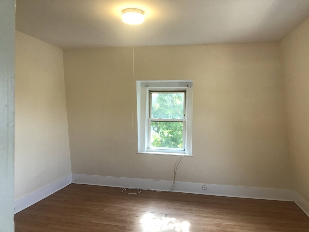 10-12 Maple St, Waltham