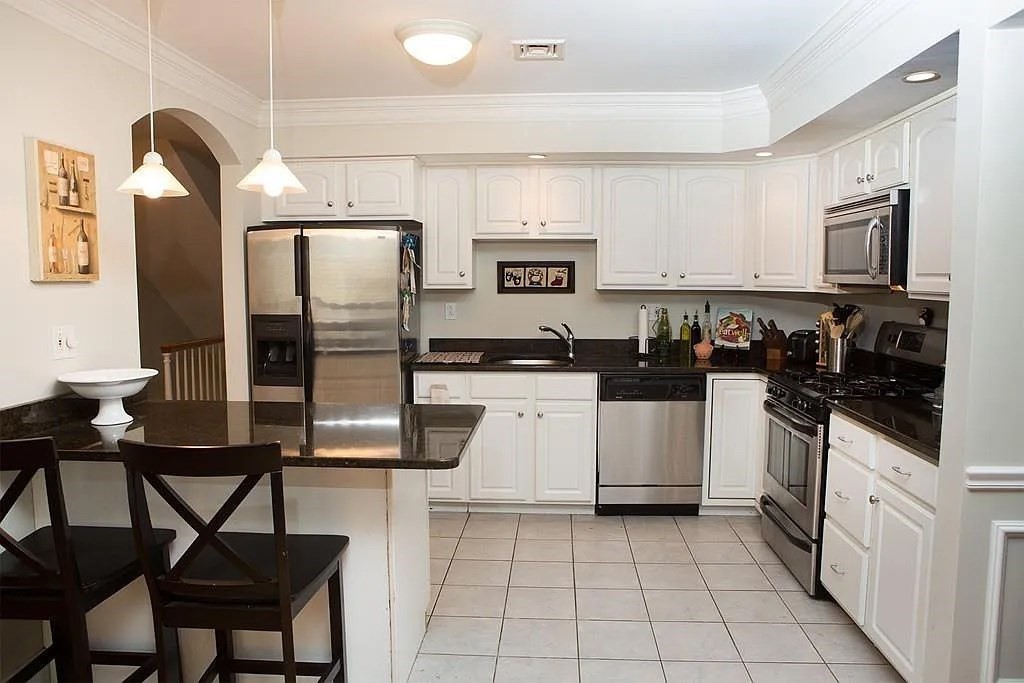 159 W 6th St, South Boston