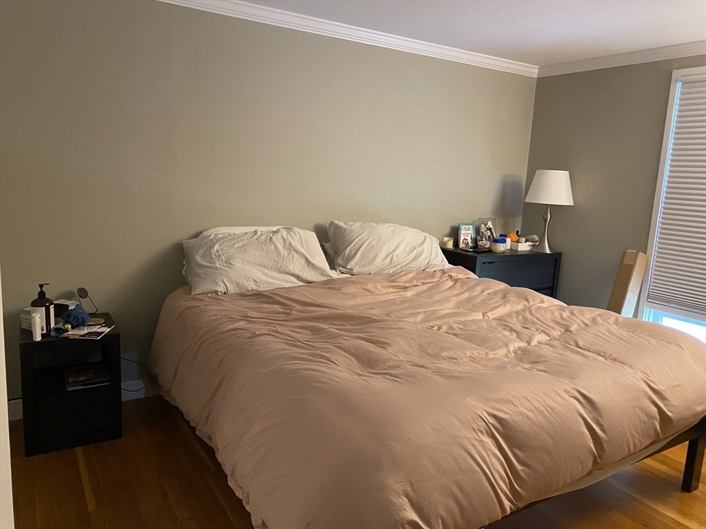 11 Oak St, Wellesley