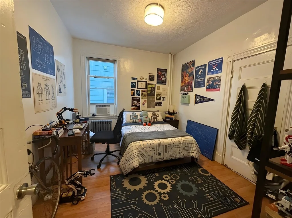 34 Cherokee, Mission Hill