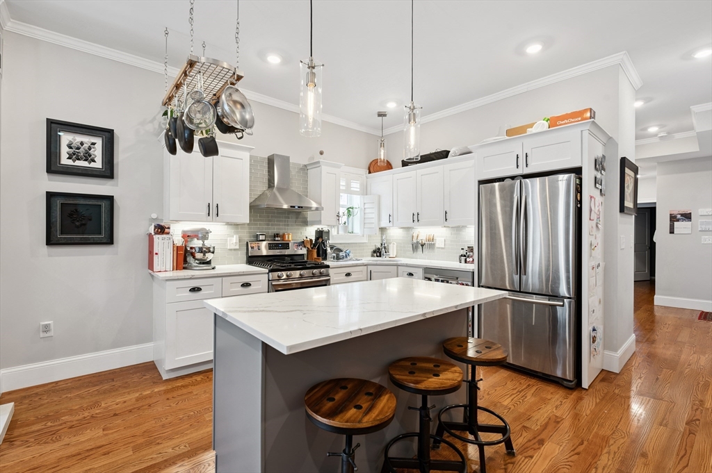 338 Meridian St, East Boston