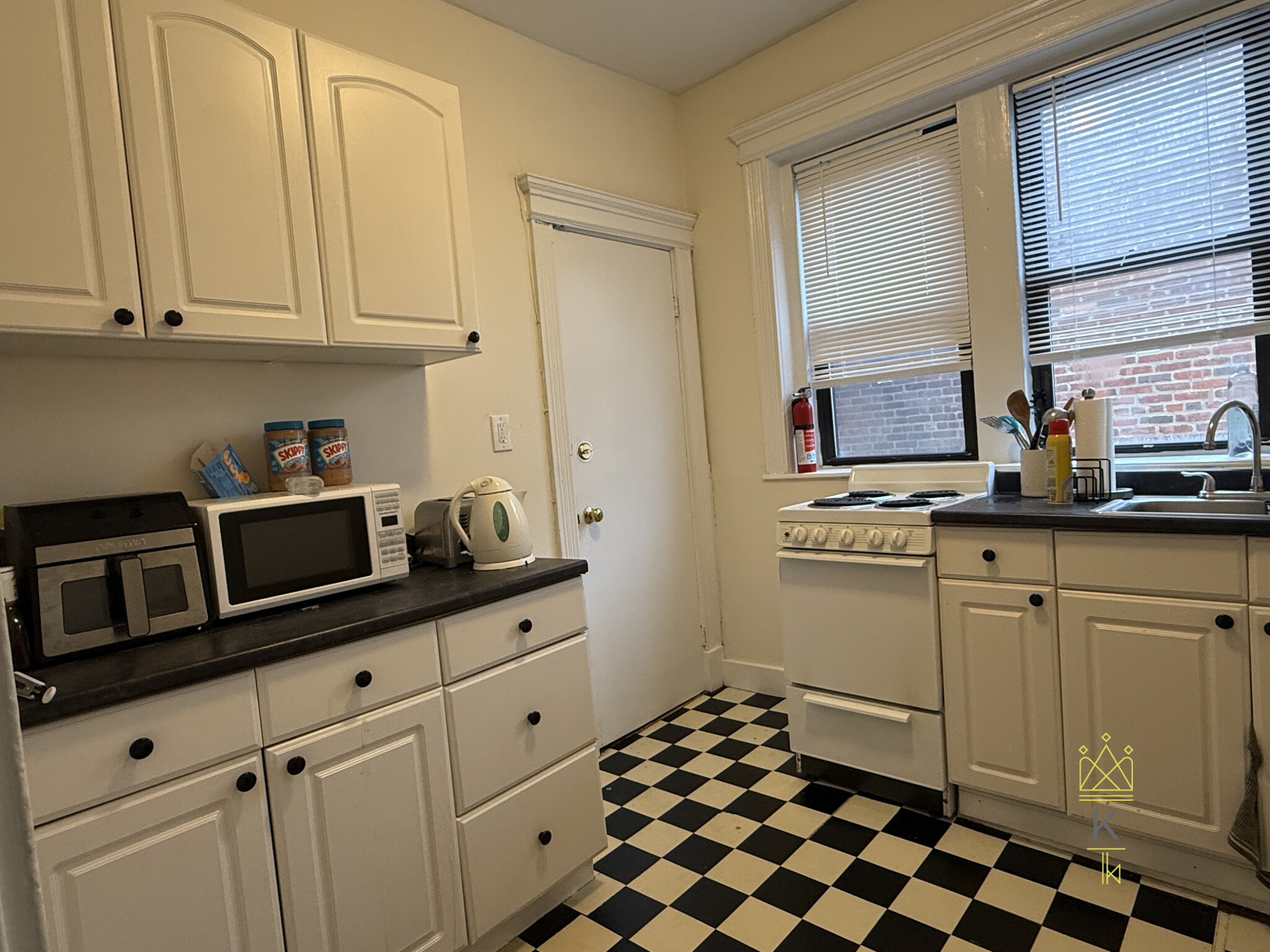 1957 Commonwealth Ave, Brighton