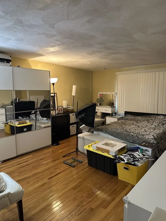 14 Williamsburg Ct, Shrewsbury