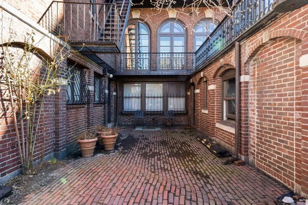 260 Beacon St, Back Bay