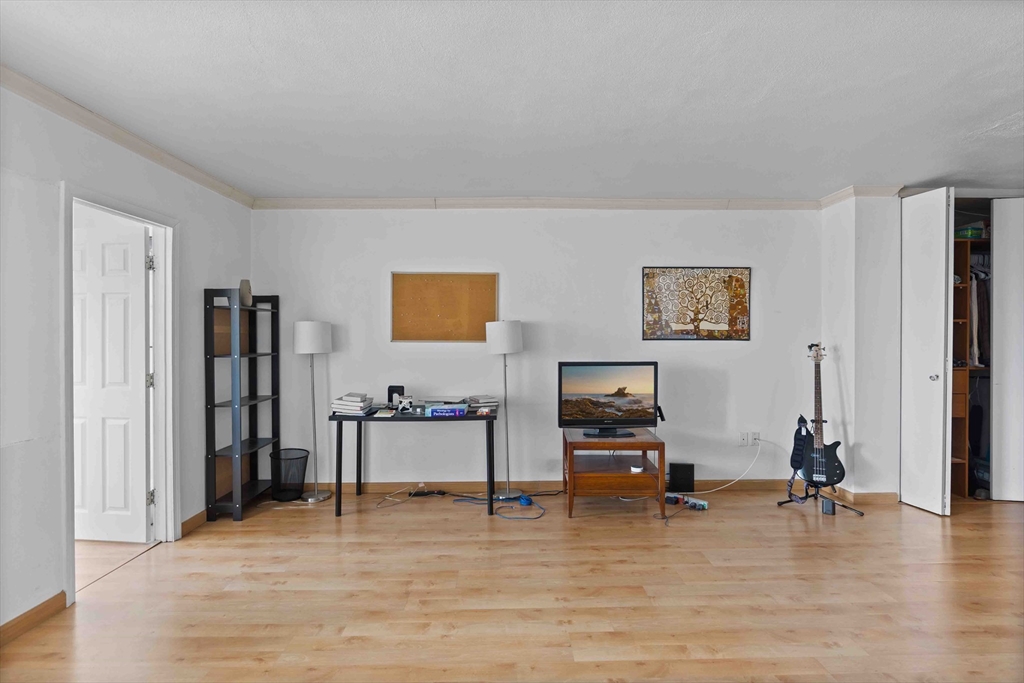 8 Whittier Pl, West End