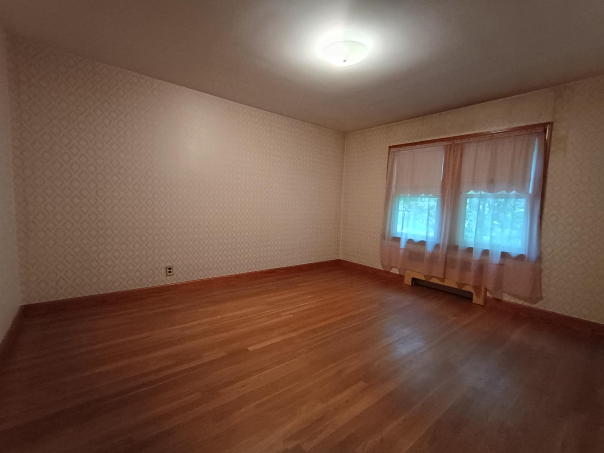 77 Forest St, Medford