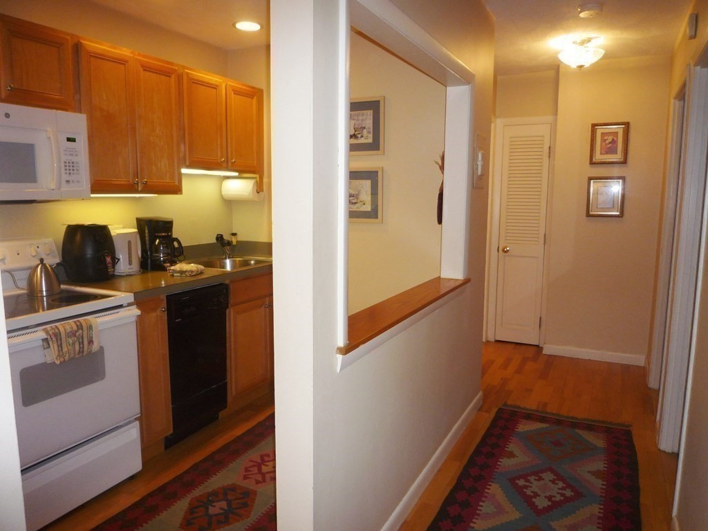 1643 Cambridge St, Mid-Cambridge