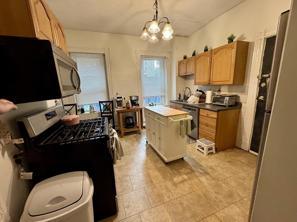 111 H St, South Boston