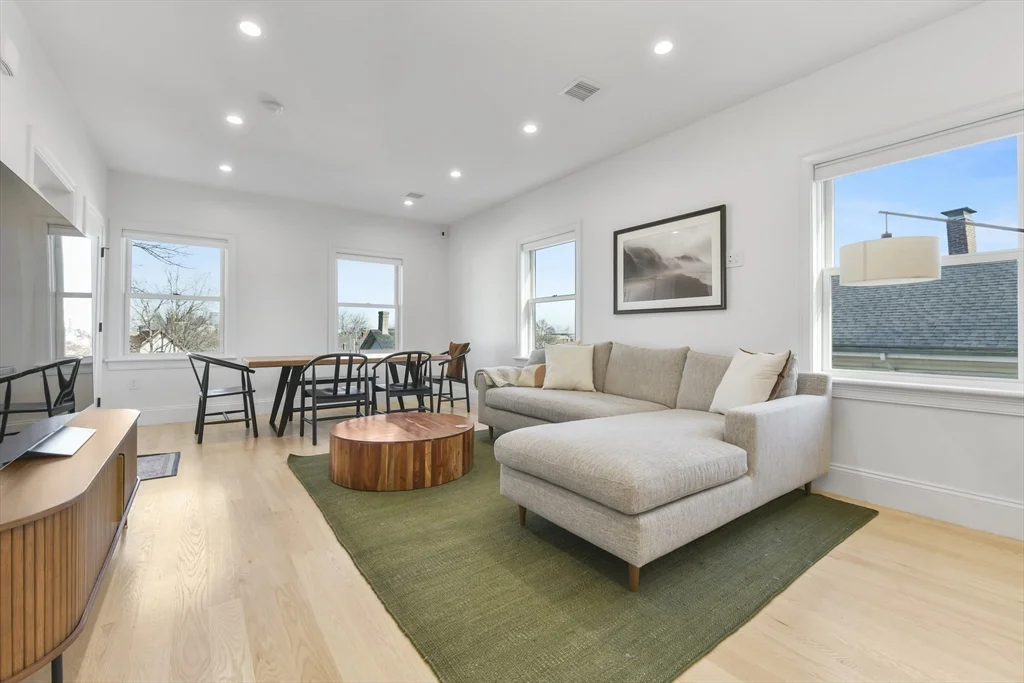 17 Akron St, Roxbury