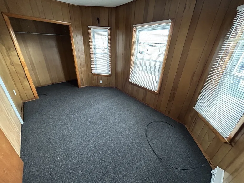 694 Lakeview Ave, Lowell