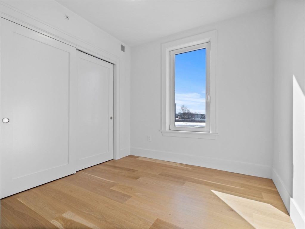 12 Deer St, Dorchester