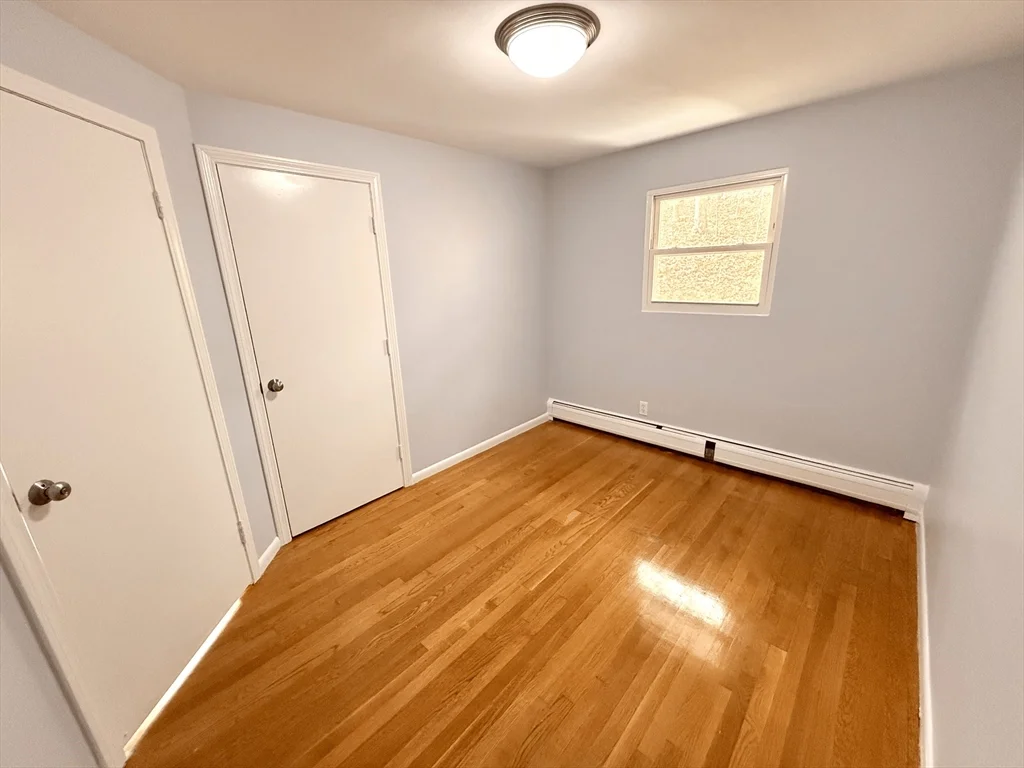 28 College Farm Rd, Waltham