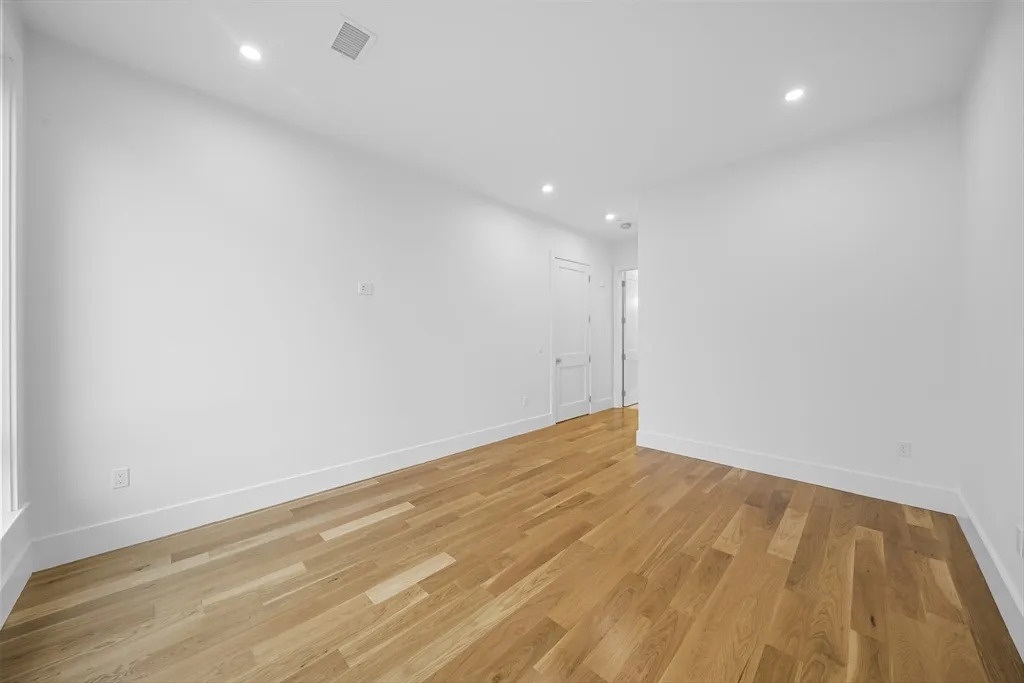 218 Old Colony Ave, South Boston