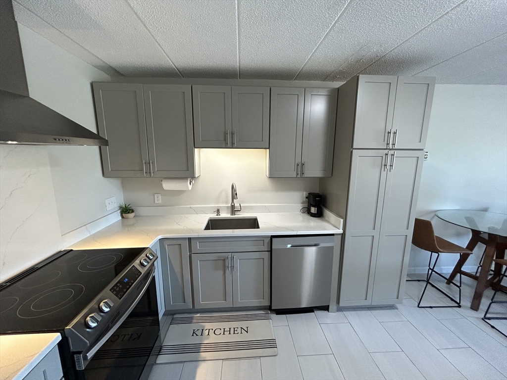 881 Broadway, Everett