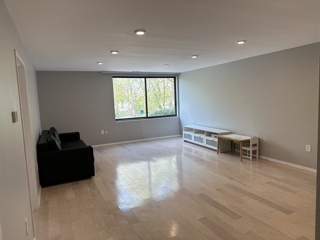 406 Paradise Rd, Swampscott