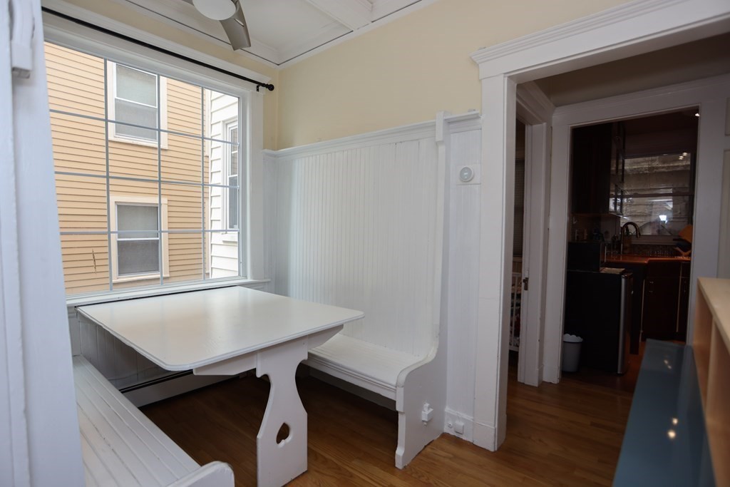 2 Arnold Cir, Mid-Cambridge