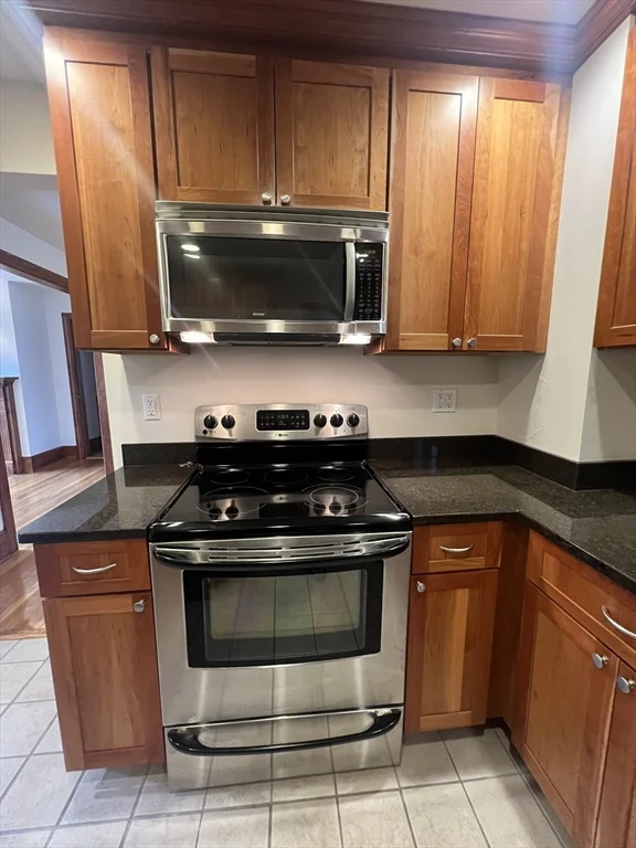 584 Humphrey St, Swampscott