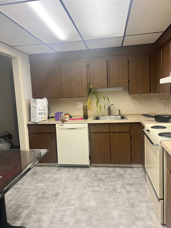 32 Pleasant Dr, Stoughton