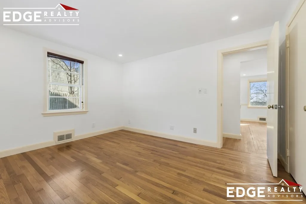 105 Hamilton Rd, Cedarwood